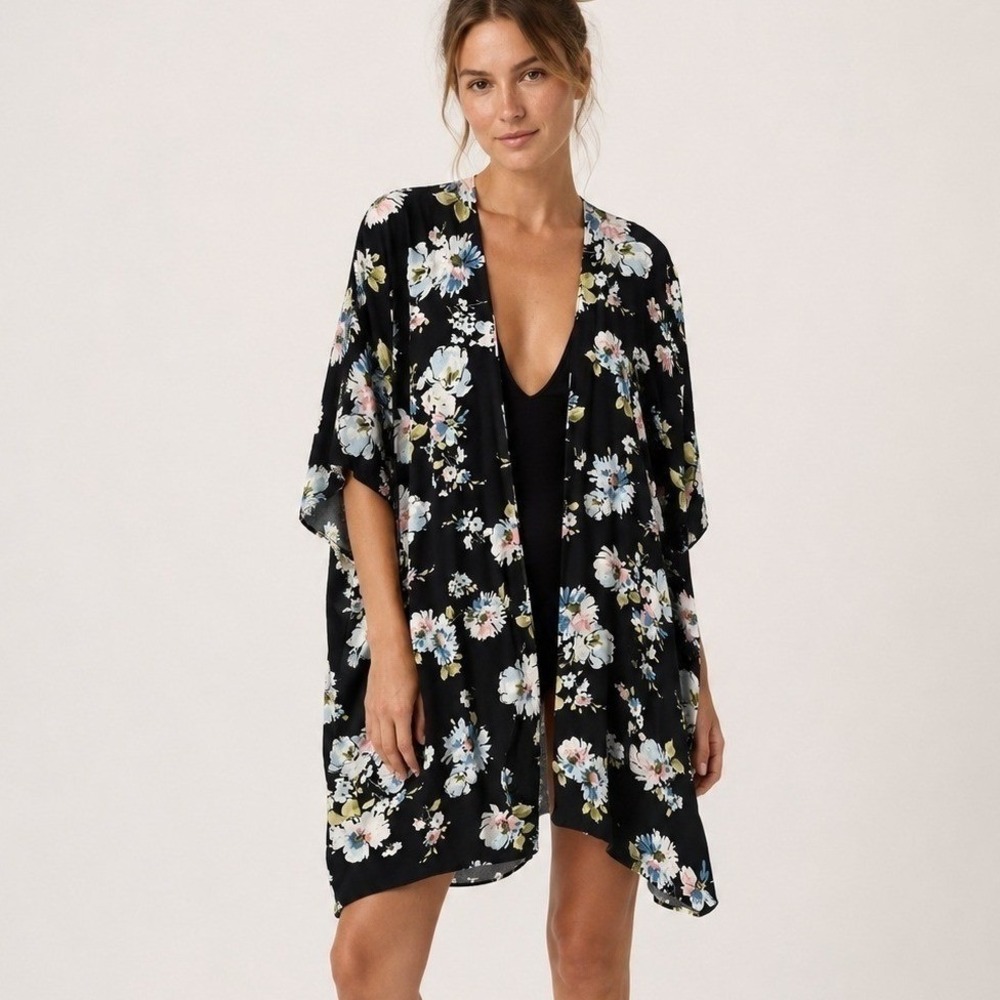 Brandy Melville Women Floral Kimono One Size Black Cardigan Wrap Boho Flowy